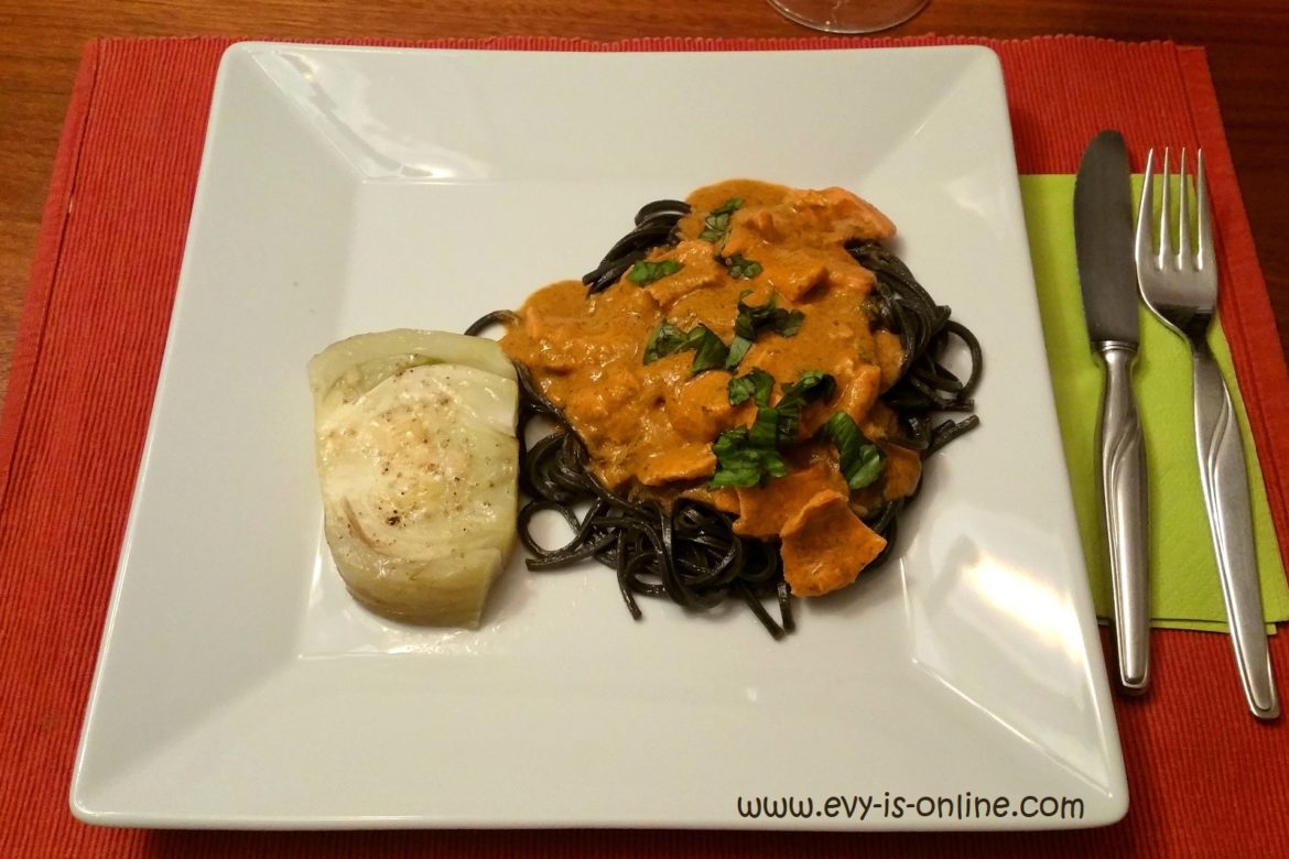 Schwarze Spaghetti mit Fischsoße und Fenchel